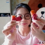 娱乐吃瓜酱送口红视频,美妆界的“吃瓜”新潮流